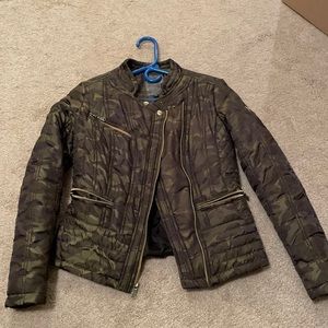 GUESS lightweight camo print jacket